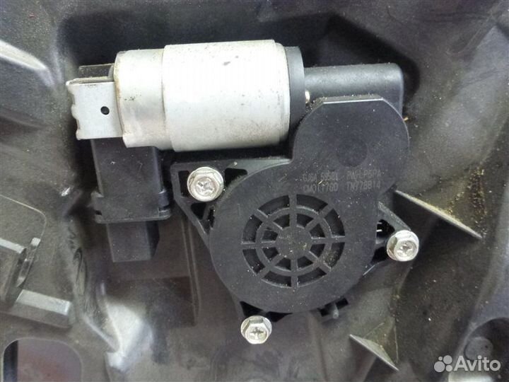 Стеклоподъемник передний левый Mazda Mazda3 BK Z6