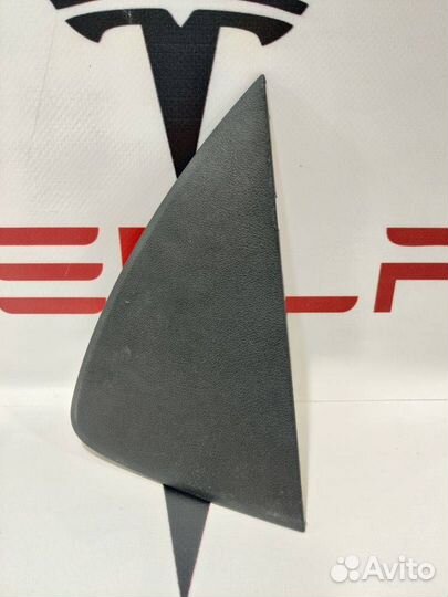 Накладка боковая торпеды Tesla Model Y 2021