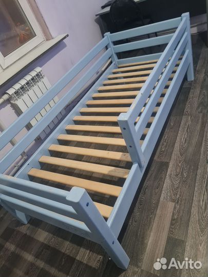 Детская двухярусная кровать