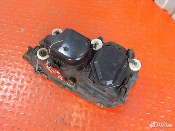 Фара правая Mercedes-Benz Actros 9438201561