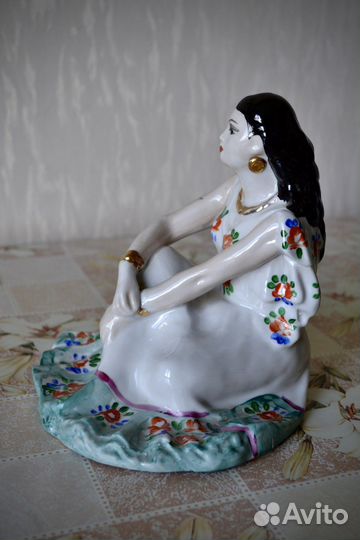 Статуэтка цыганка дулево