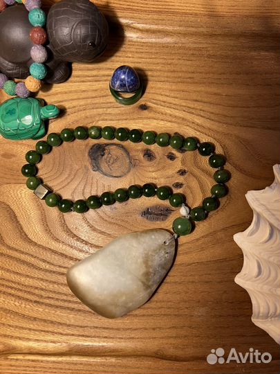 Нефритовый предмет