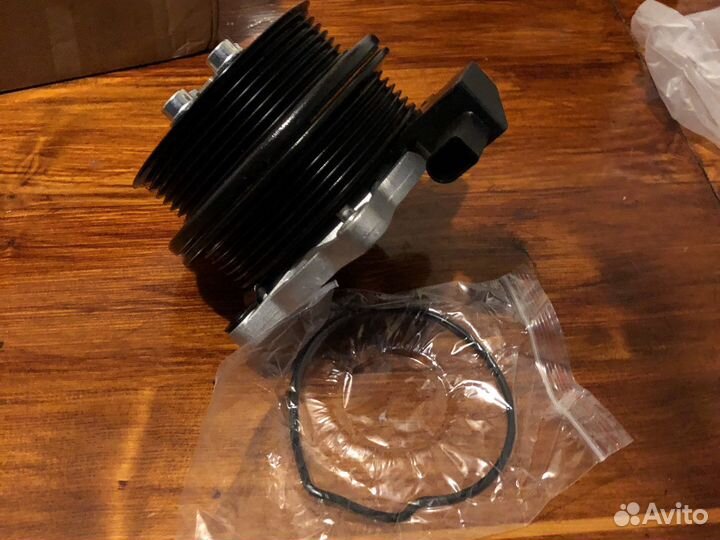 Помпа VAG 1.4 tfsi 03C121004J