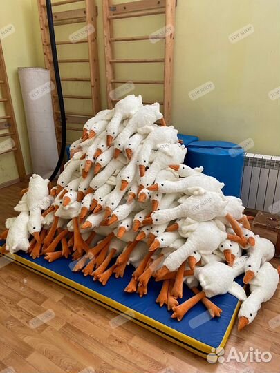 Мягкие игрушки гусь обнимусь оптом