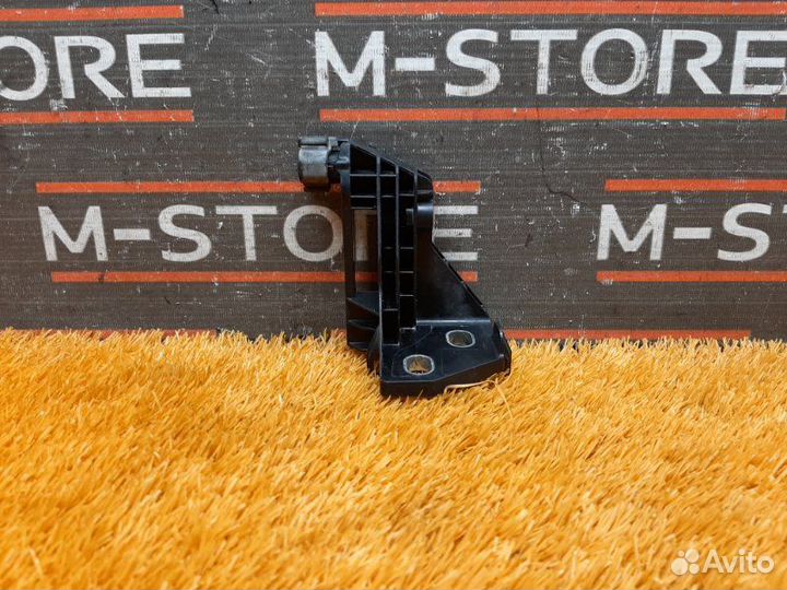 Крепление радиатора правое Mercedes-Benz C-Class