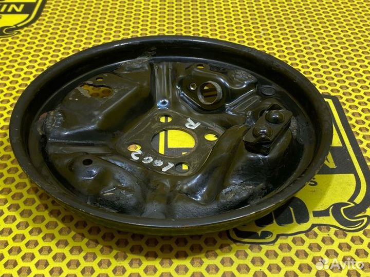 Щит опорный тормозного барабана задний правый