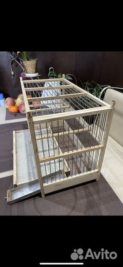 Деревянные клетки для птиц
