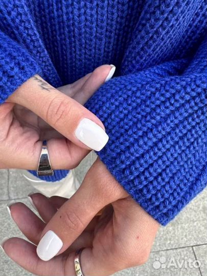 Свитер синий и бежевые леггинсы на флисе