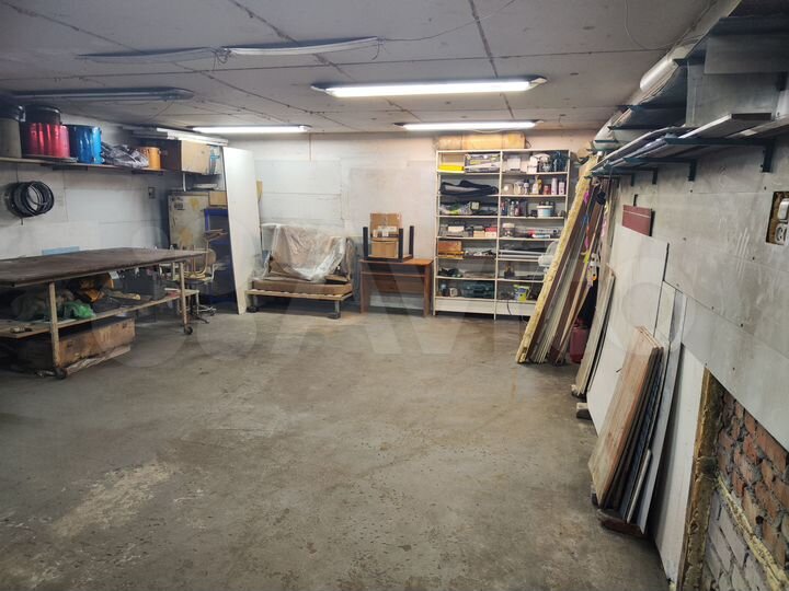 Гараж, > 30 м²