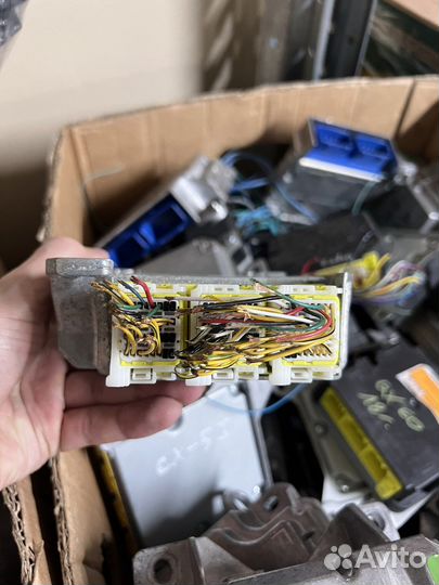 Блок srs Лексус Ес 7 2020