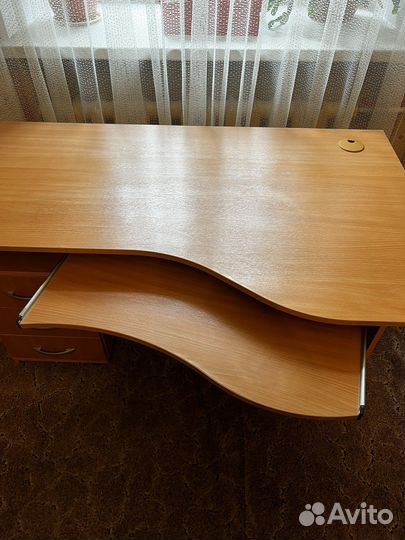 Письменный стол