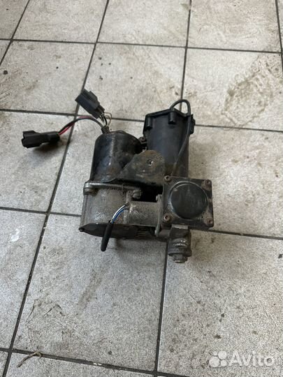 Компрессор пневмоподвески дискавери 4(hitachi)