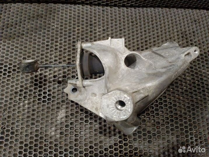 Кронштейн двигателя Audi A4 B9 DES 2.0 TDI 2017