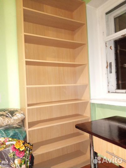 Книжный стеллаж