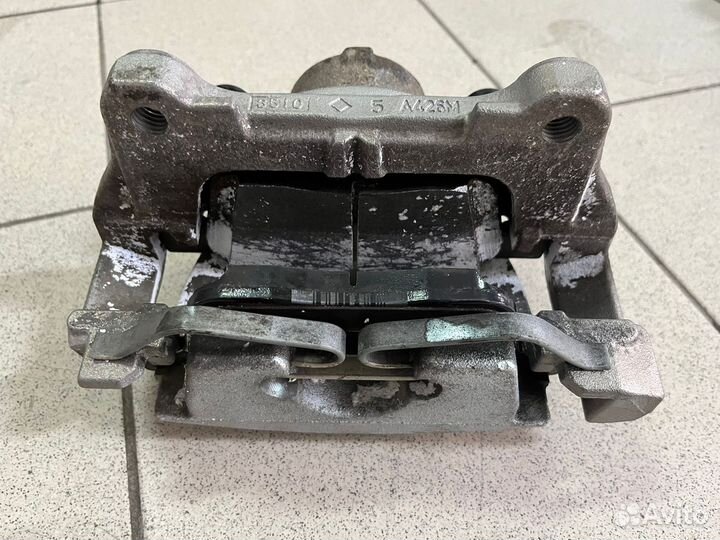 Суппорт передний левый Range Rover Velar