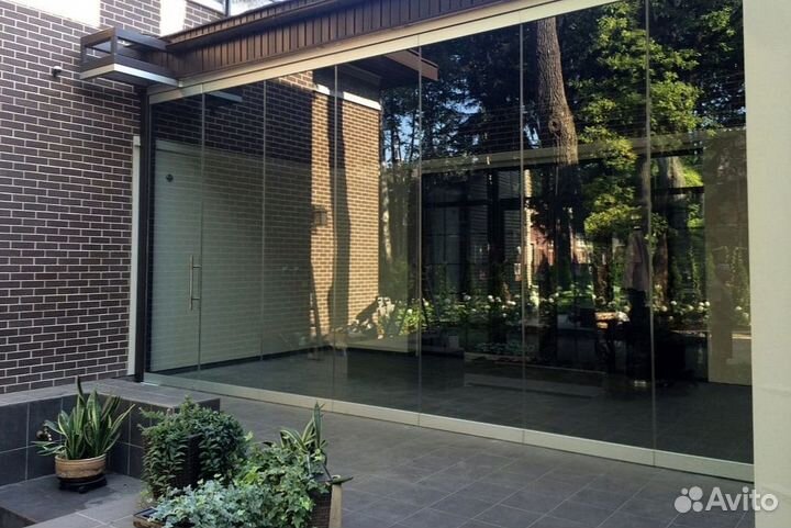 Безрамное раздвижное остекление