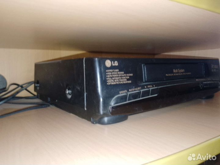 Видеомагнитофон и аудиокассеты