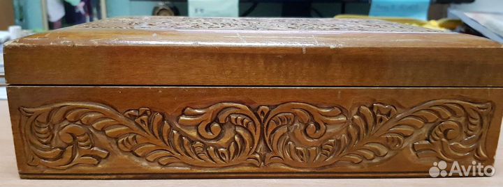 Деревянная резная шкатулка