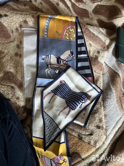 Шарф, лента с конями