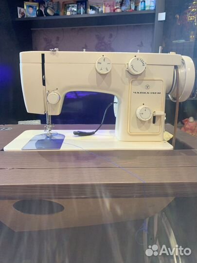 Швейная машина Чайка 142м
