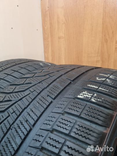Hankook Winter I'Cept Evo 255/45 R18