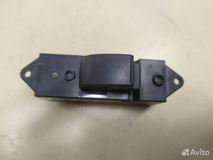 Кнопка стеклоподъемника Mitsubishi Pajero/Montero