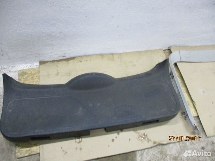 Обшивка крышки багажника Форд Фокус 2 хэтчбек
