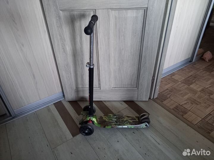 Самокат детский трехколесный со светящимися колеса