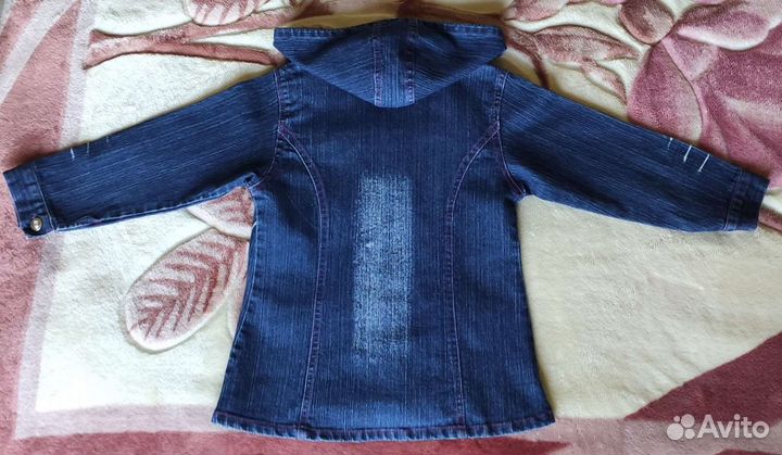 Джинсовая курткас капюшоном для девочки