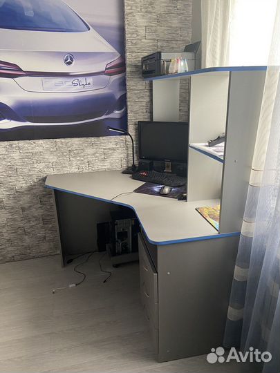 Компьютерный стол (письменный)