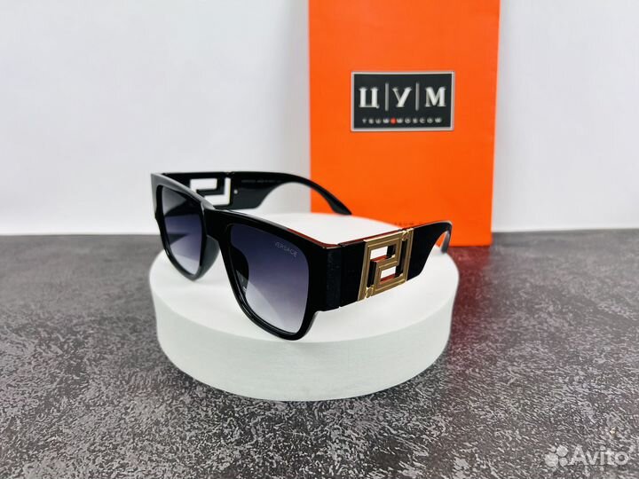 Солнцезащитные очки Versace