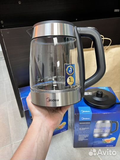 Красивый элетрочайник Midea новый