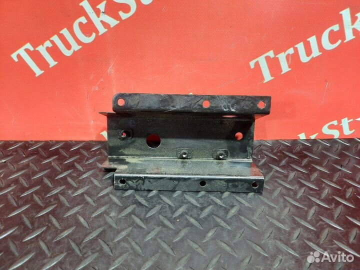 Кронштейн инструментального ящика