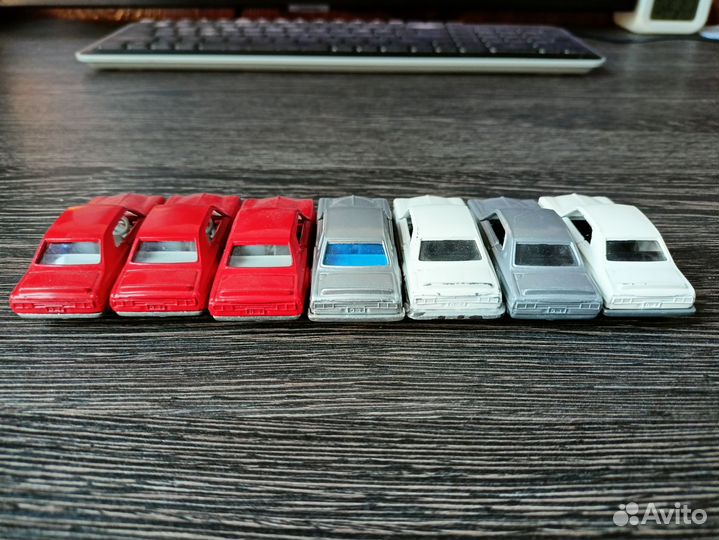 Nissan skyline GT-R tomica 1/64 разные цвета