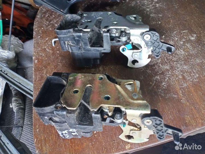 Замок двери передний задний Шевроле Лачетти