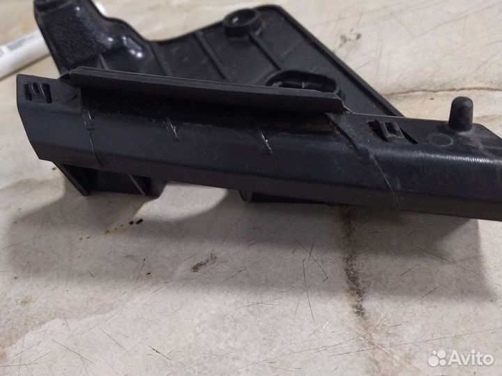 Кронштейн R крепления фары Ниссан кашкай