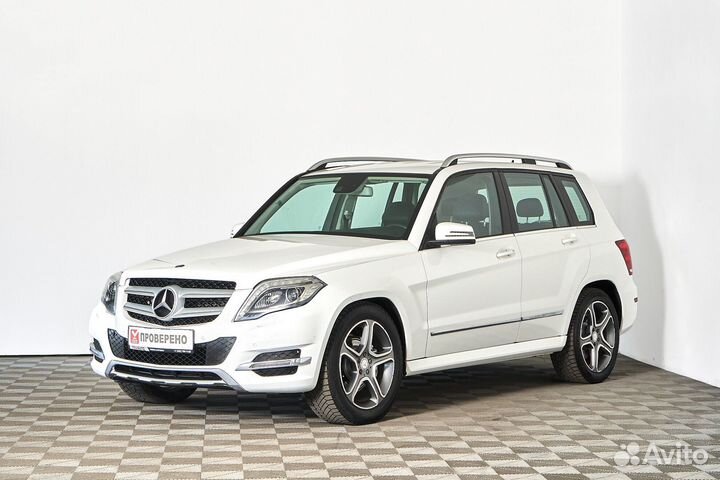 Решетка радиатора: Характерная крупная звезда Mercedes в хромированной оправе