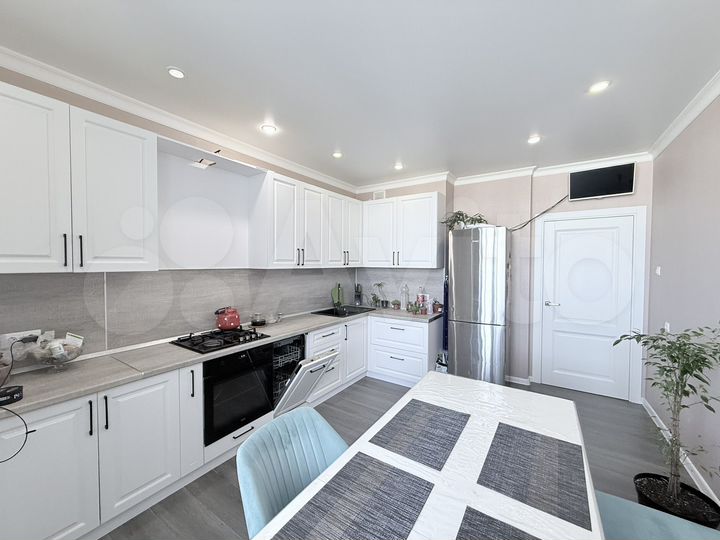 3-к. квартира, 87 м², 12/18 эт.