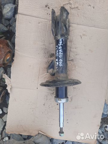 Стойка передняя правая Toyota vitz