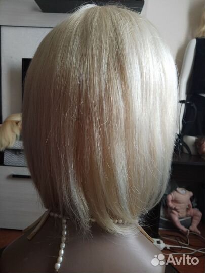 Парик из натуральных волос блонд