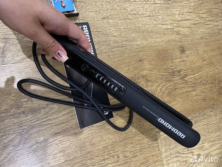 Утюжок для волос Redmond rci-2329