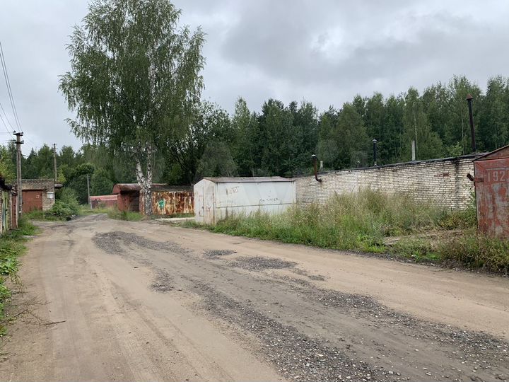 Машиноместо, > 30 м²