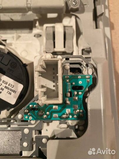 Плафон внутреннего освещения передний под люк