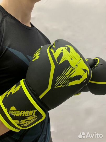Боксерские перчатки Venum Fight