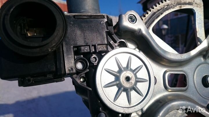 Стеклоподъёмники передних дверей Lexus 570