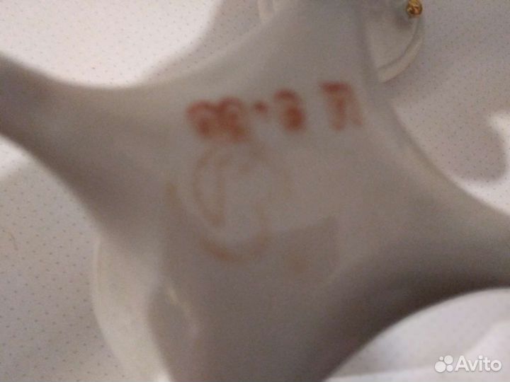 Фарфоровая статуэтка самовар