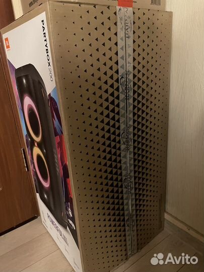 Новая беспроводная колонка JBL Partybox 200