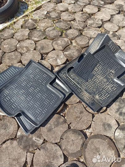 Автомобильные коврики резиновые