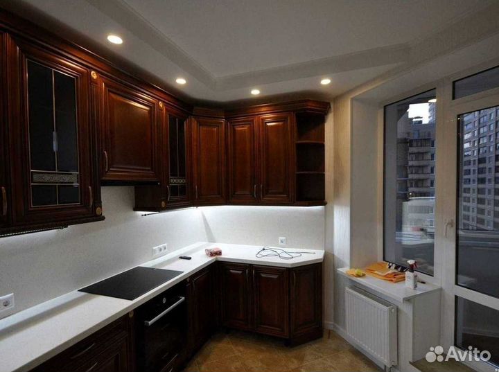 Кухня с каменным островом