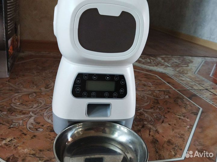 Автоматическая кормушка для кошек